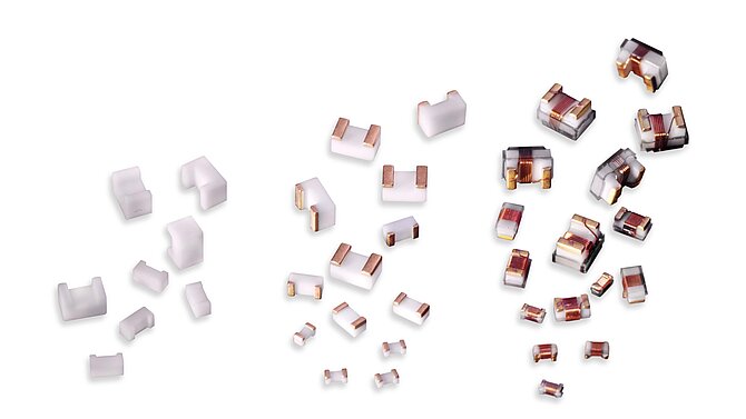 Metallisierte keramische Spulenkörper für elektrische Induktivitäten