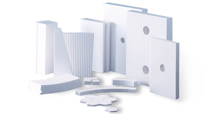 White Wear-Resistant Plates from CeramTec